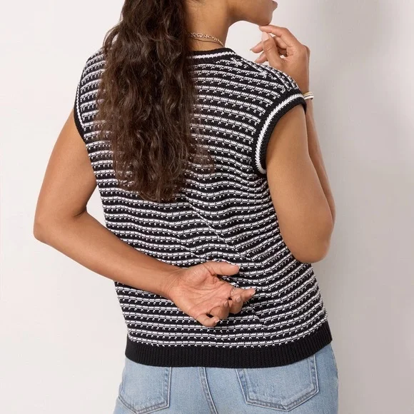 Evereve Willa Lady Like Vest - Picture 8 of 11